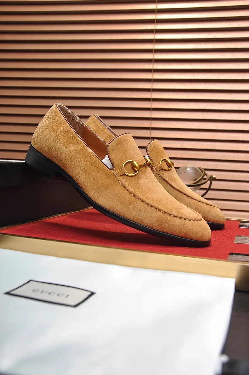 Men's men's shoes 💰500💶 [LV] (original single cowhide lining) 🍀LV's latest genuine leather business suit shoes are launched simultaneously on the official website. The first-layer cowhide imported from Italy is made of heavy gold, 💥official website 1:1 rubber outsole. Versatile to wear, high-end without losing class, and the color combination is extraordinary. This four-season style is alluring when worn on your feet, showing off your big-name flair. Standard code 38-45 (45 customized)